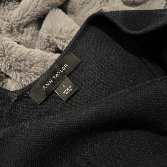 Ann Taylor Classic Navy Long Sleeve V Neck Sweater Dress Size Small - Picture 9 of 14